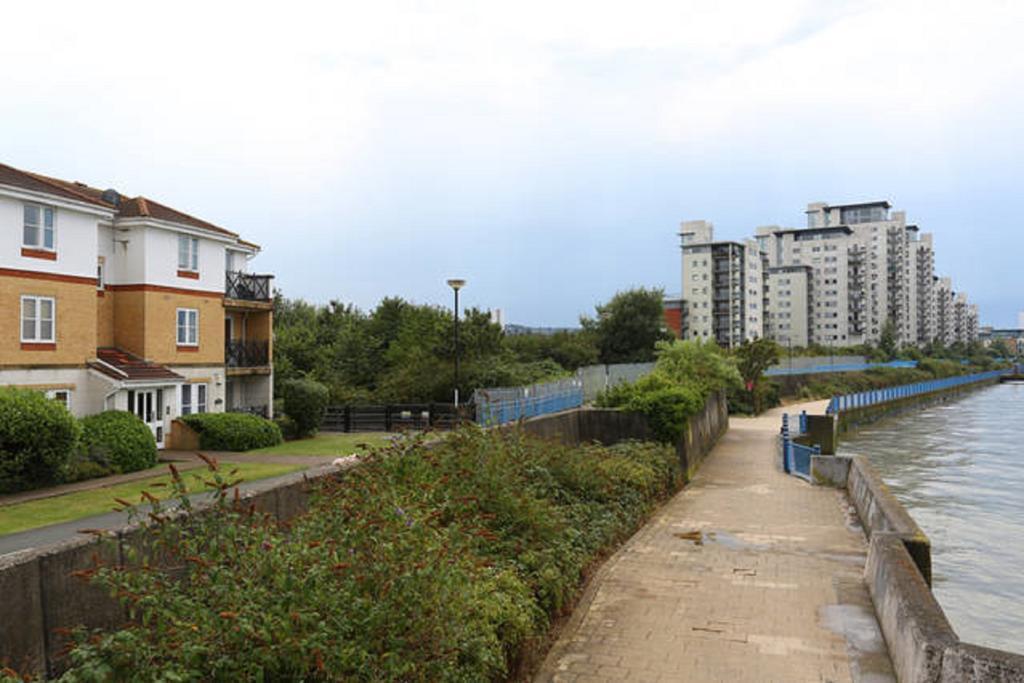 Quiet Riverside Apartment Londres Quarto foto